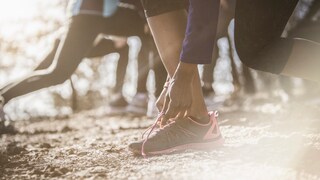 An optimally fitting running shoe is crucial for running success–use this trick to improve the fit.