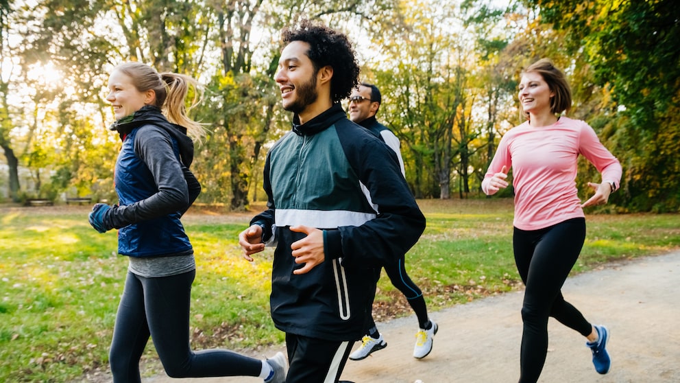 If you train in zone 2, it is still possible to talk to a partner while running.