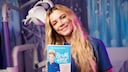 Dentist Dr. Anne Heinz in the "FITBOOK Experts" video series