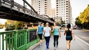 Is long or short but frequent walking better for the metabolism and therefore calorie consumption? Scientists now have an answer to this question.