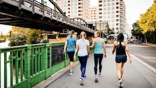 Is long or short but frequent walking better for the metabolism and therefore calorie consumption? Scientists now have an answer to this question.