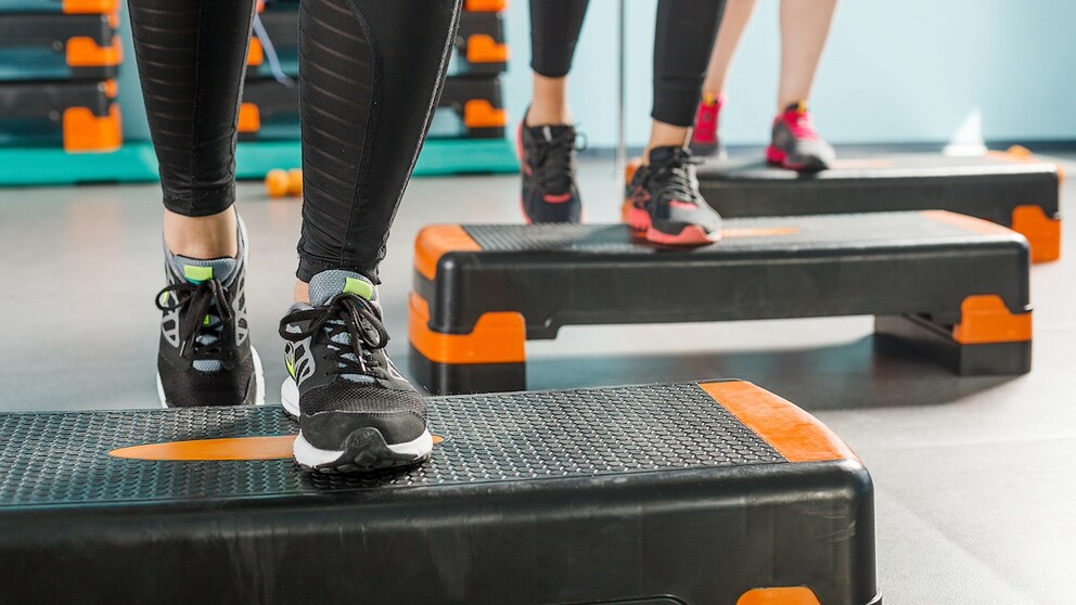 Step aerobic exercises