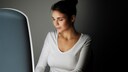 Woman sitting in front of a daylight lamp