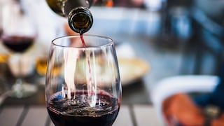 Strong red wine is usually served with dishes containing roasted beef or pork