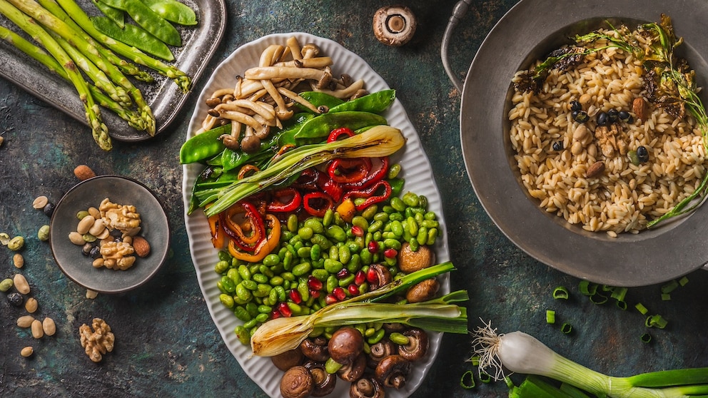 The portfolio diet focuses primarily on plant-based foods