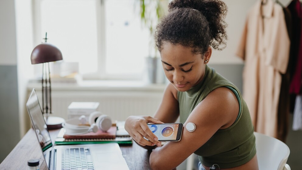 A woman measures her blood sugar level