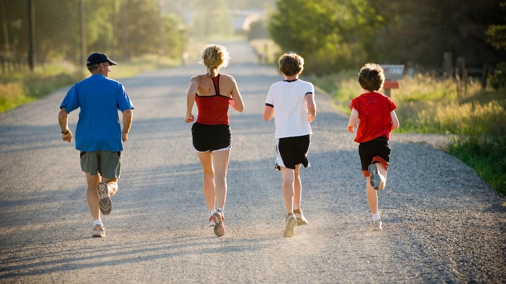 Parents do sport with their children