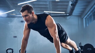 To do push-ups correctly, you need to pay attention to your body posture and tension.
