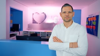 Cardiologist Dr. Christopher Schneeweis explains, among other things, the various symptoms of heart arrhythmias.