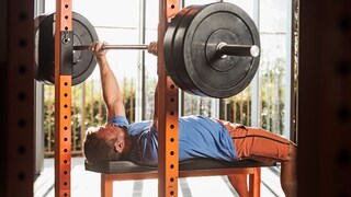 Correct breathing influences training with classic strength exercises such as the bench press