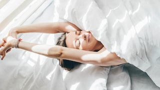 Woman practices Sleepmaxxing
