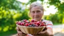 Flavonoids promote healthy aging