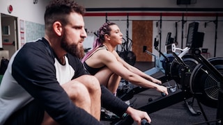 How long should men and women be able to row for basic fitness?