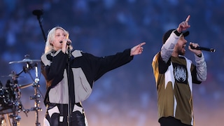 Emily Armstrong performed a Linkin Park song wearing a Lidl tracksuit.