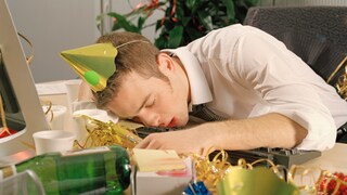 Too much partying? The next day, many pay the price with a hefty hangover—while others wake up surprisingly refreshed. There are several reasons for this.