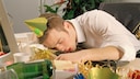 Too much partying? The next day, many pay the price with a hefty hangover—while others wake up surprisingly refreshed. There are several reasons for this.