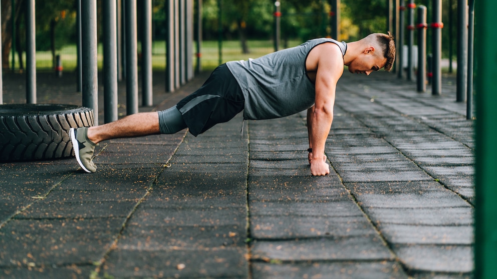 Pushup World Record: German Athlete Impresses with 1,651 Repetitions