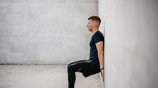 Wall Workout Instead of a Walk: Five Minutes with Impact