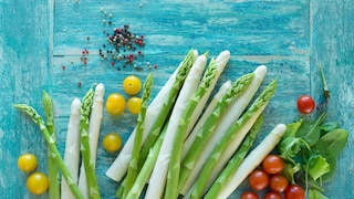 white asparagus green asparagus