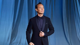 Jude Law Demonstrates How to Build Muscle After 50: Insights into Training, Discipline, and Fitness Strategy