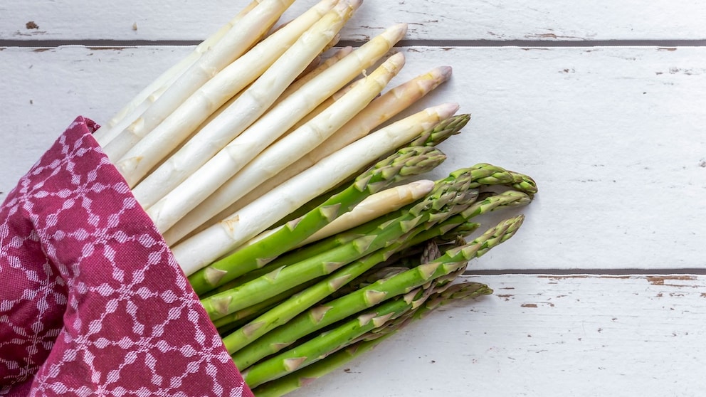 Asparagus contains asparagusic acid, which leads to the distinctive smell of urine.