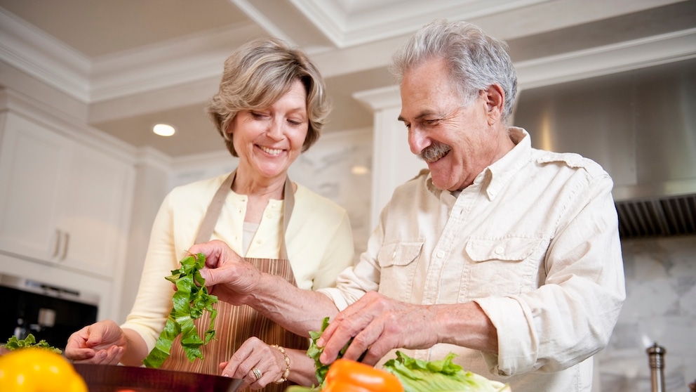 elderly people eat