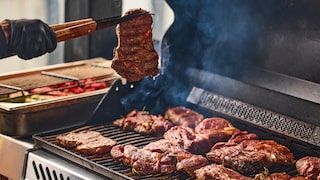 Heat is ideal for germs. What to watch out for when grilling and how to ensure a BBQ without unpleasant surprises.