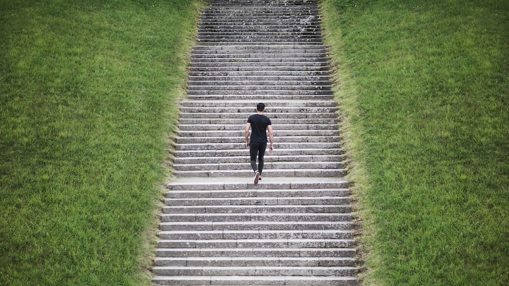 Climbing Stairs Extends Life, Study Finds