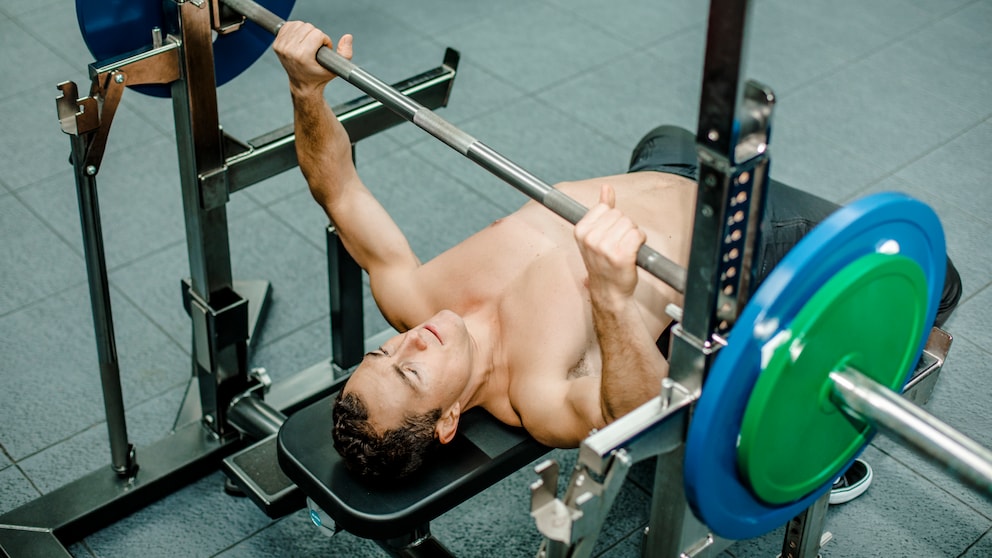 Am I strong enough for my age, height, and weight? A new strength self-test determines just that.