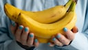 Almost everyone has them at home, yet their benefits are often underestimated: Bananas are a true superfood!