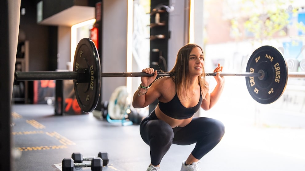 How Much Weight Should You Lift for Squats? FITBOOK Offers Guidance.