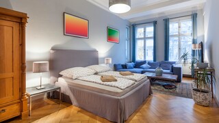 Is a Box Spring Bed Worth the Investment? 

A box spring bed is known for its comfort, but it comes with a price. Is it worth buying?