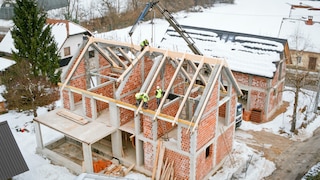 Building a House in Winter