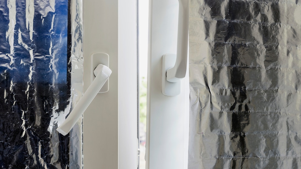 Aluminum Foil on Windows to Combat Heat