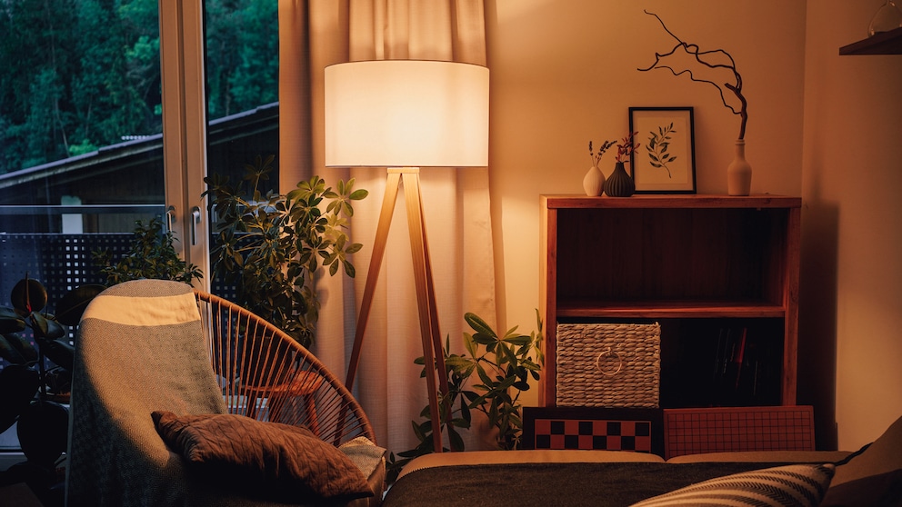 Before going through the hassle of laying wires and cables, you can use a simple trick to make lamps light up.