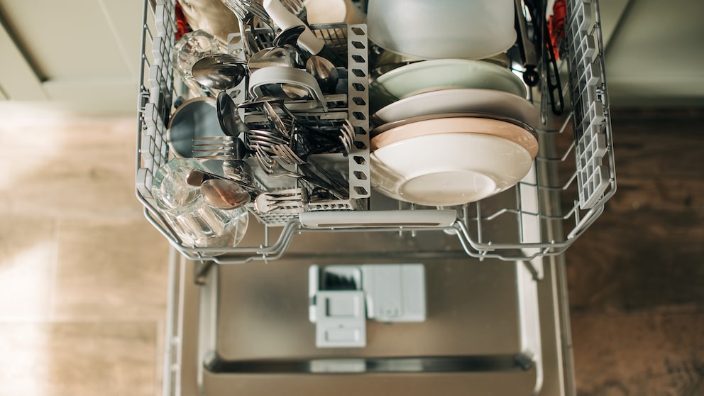 Sometimes the dishes are still wet after a dishwasher program despite waiting time