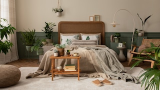 Plants Create a Cozy Atmosphere in the Bedroom–and Even Improve Air Quality