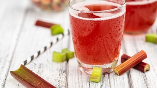 Rhubarb spritzer is not only very refreshing but also healthy.
