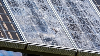 Spontaneous Glass Breakage in Solar Panels