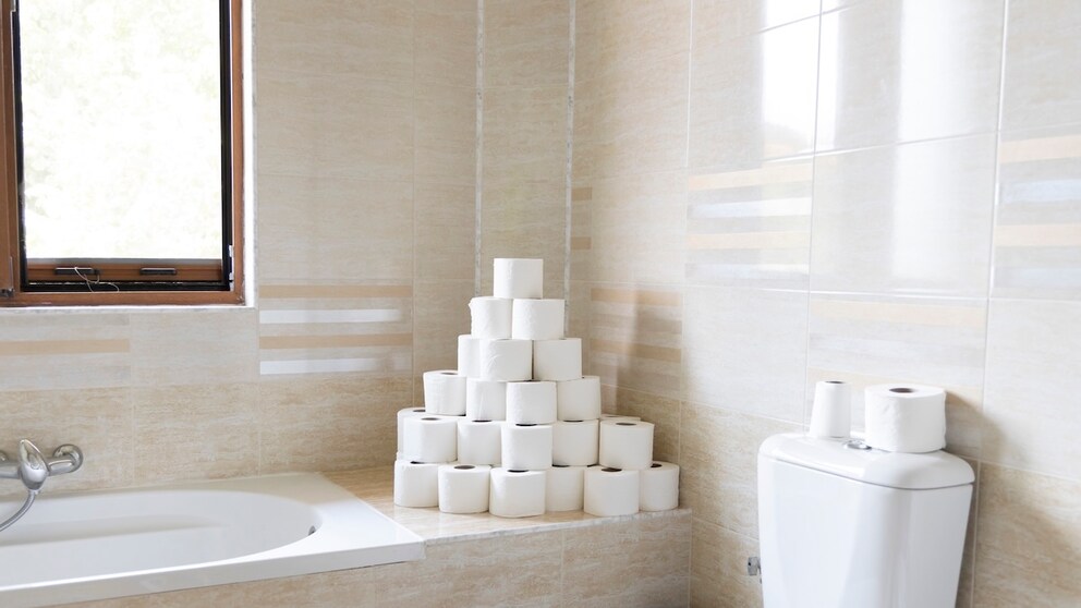 This is not how it should be done. Toilet paper should not be stored openly next to the shower.