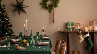 Christmas colors 2024