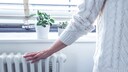 A cold apartment is uncomfortable. With a few tips, you can keep the heat in your home - even without turning up the heating