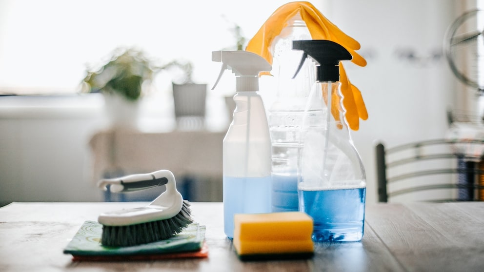 There is a special cleaner for every purpose - but three different agents are actually sufficient