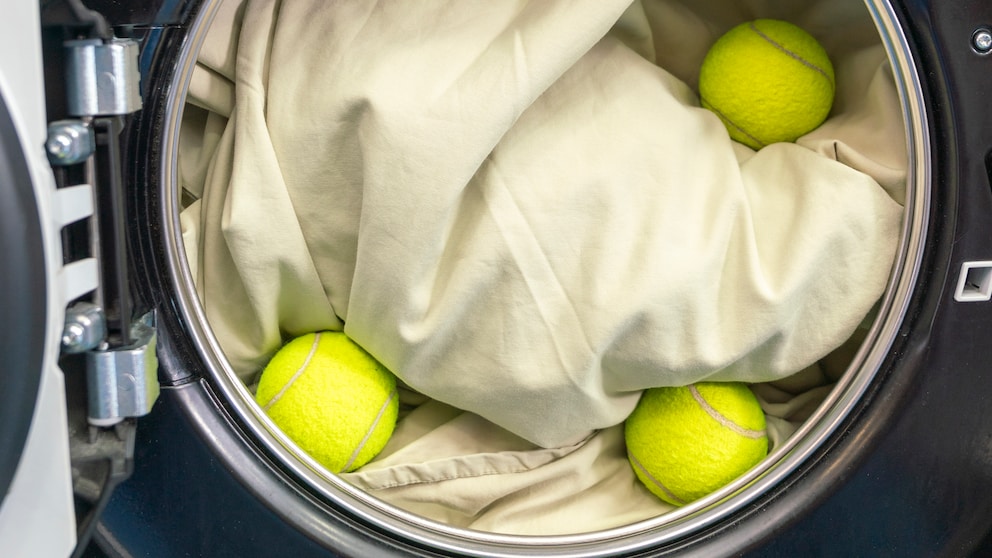 Tennis balls in the washing machine are supposed to save detergent - is that true?