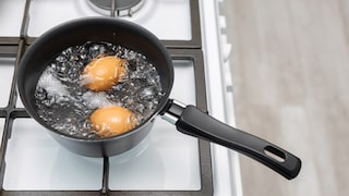 How long an egg needs to cook also depends on its size