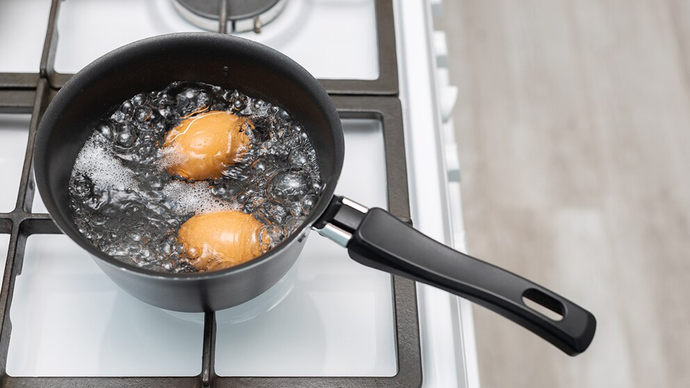 How long an egg needs to cook also depends on its size