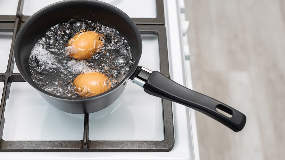 How long an egg needs to cook also depends on its size