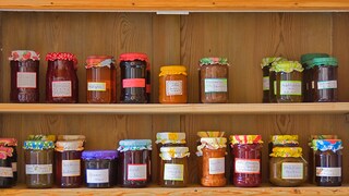 Adhesive labels are useful for identifying which jam is in which jar. However, removing the stickers can sometimes be problematic.