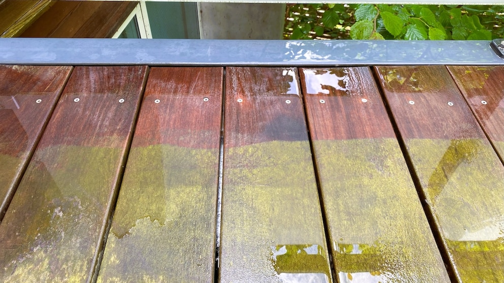Over time, algae and moss accumulate on cobblestones and terraces.