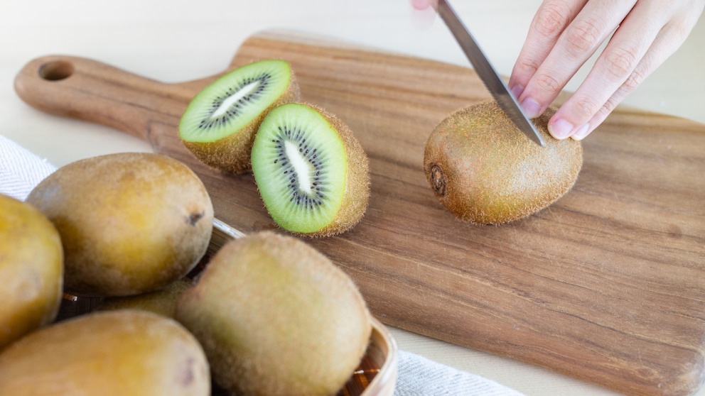 The best way to store kiwis depends on the ripeness of the fruit